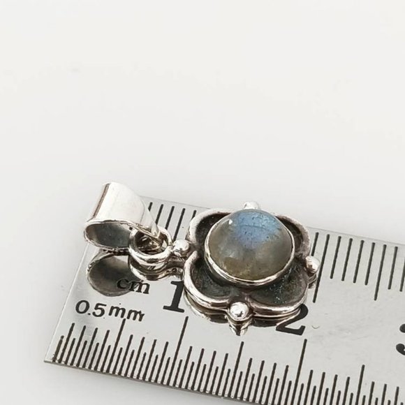 Genuine Labradorite Gem SOLID 925 Oxidized Silver Floral Pendant - Picture 4 of 6